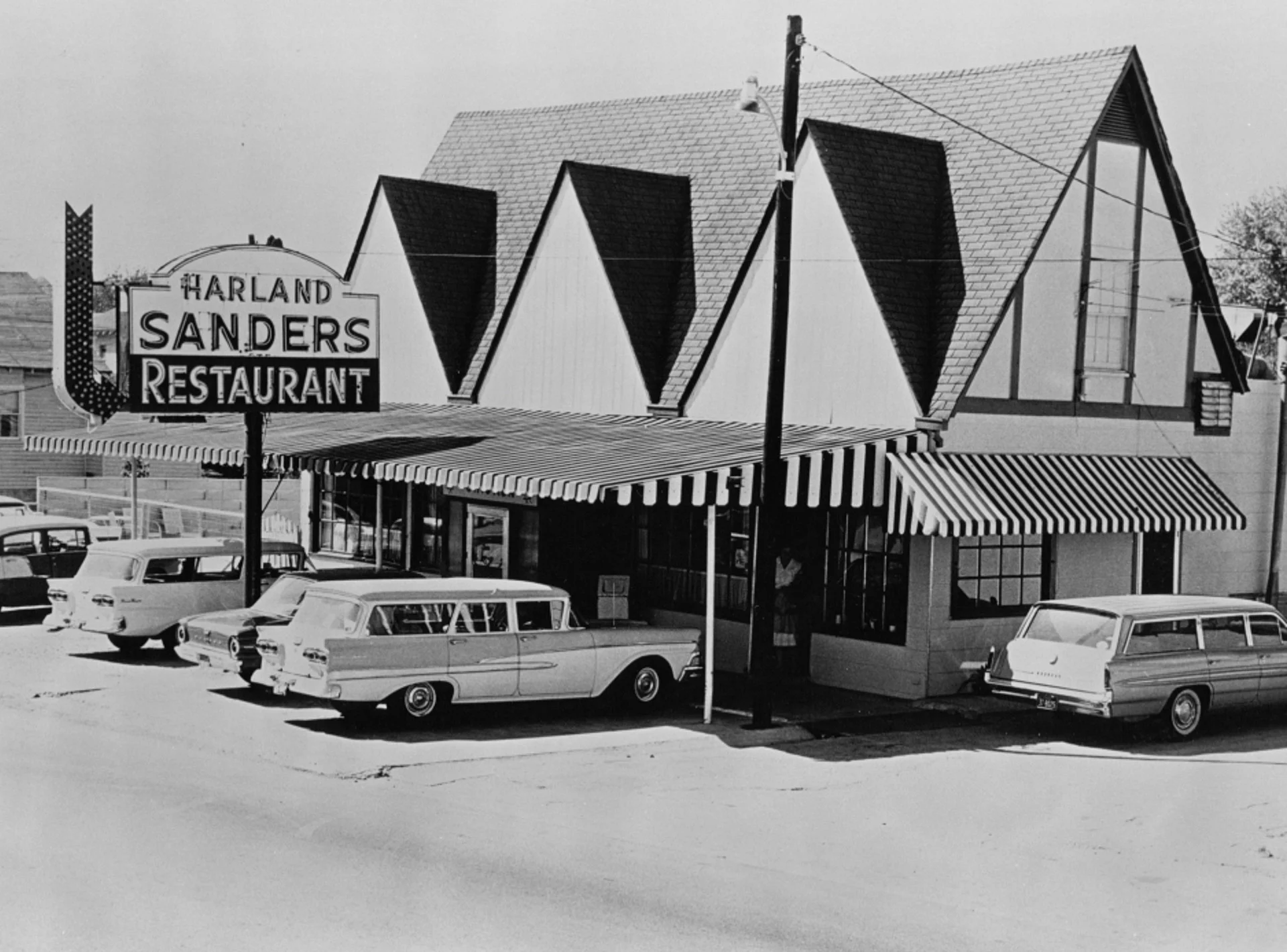 prvi kfc restoran harlanda sandersa u corbinu, kentucky