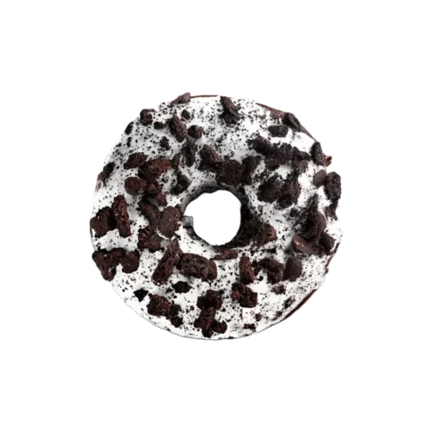 donut sa bijelom glazurom i komadićima čokoladnog keksa