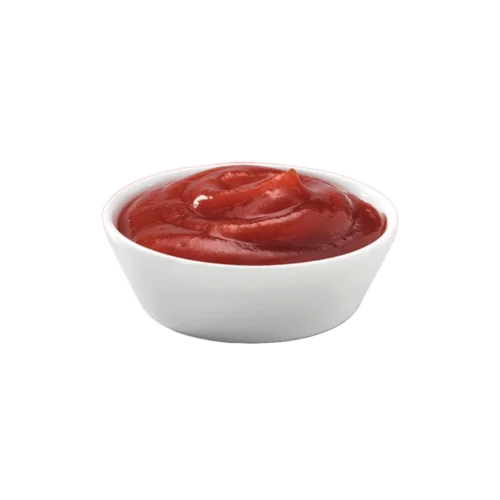 porcija paradajz kečapa u bijeloj posudi